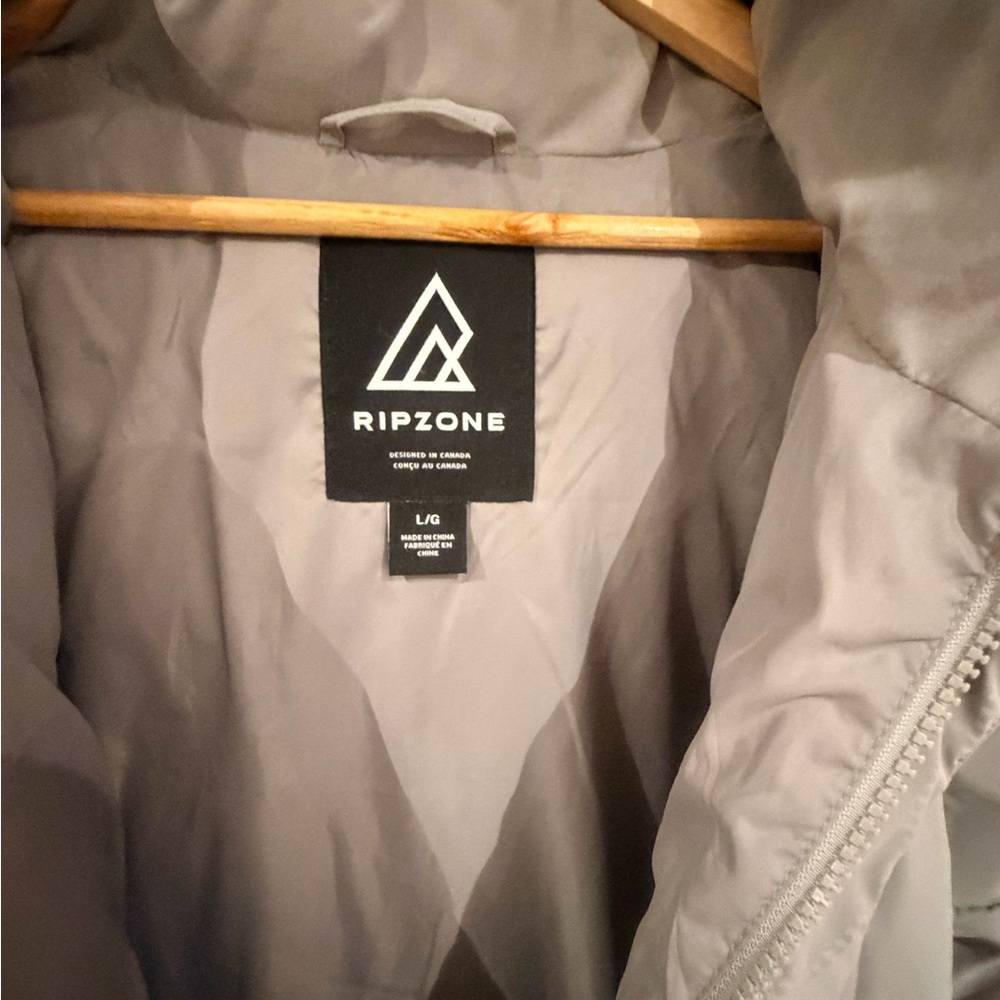 Women's Gray Hooded Puffer Coat - Picture 3 of 3
